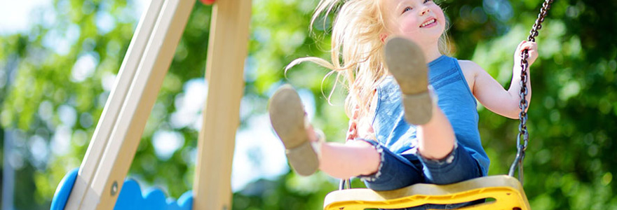 portiques et balançoires pour enfants