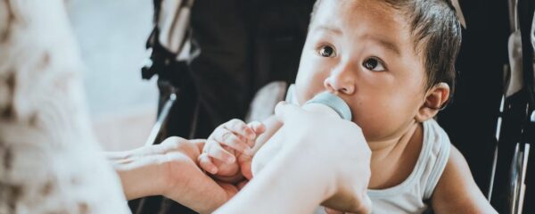 comment faire accepter le biberon à un bébé allaité