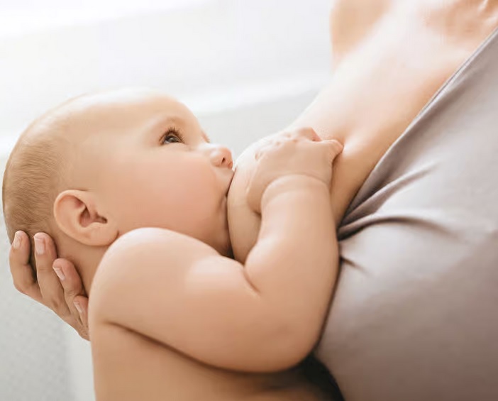 Allaitement comment savoir si bébé est rassasié : les signes qui ne trompent pas